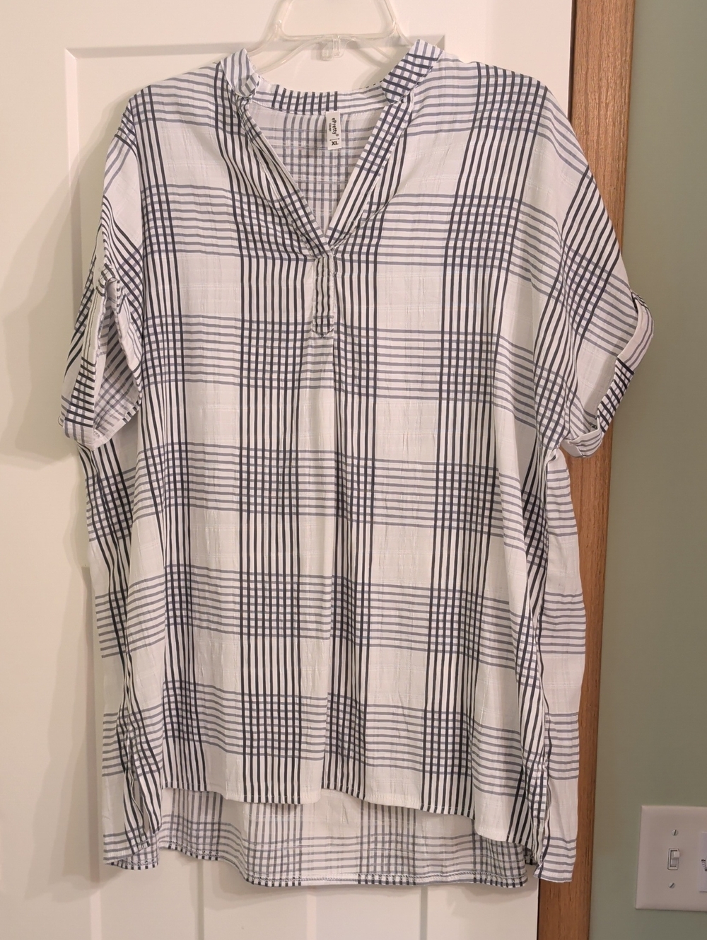 ePretty White and Black Windowpane Relaxed Button-Front Shirt